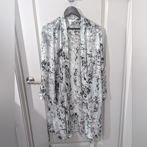Soma Dresses & Skirts - ⭐*New w/o Tags!* Soma Sage Watercolor Chiffon Short Robe/Kimono L/XL